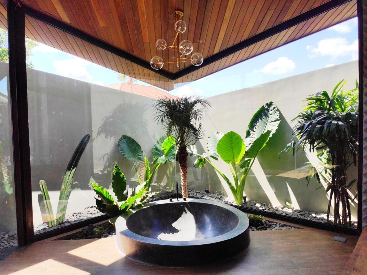 Villa Feh Bali By House Of Winds - Neo Tropical Eden Near Canggu كيروبوكان المظهر الخارجي الصورة
